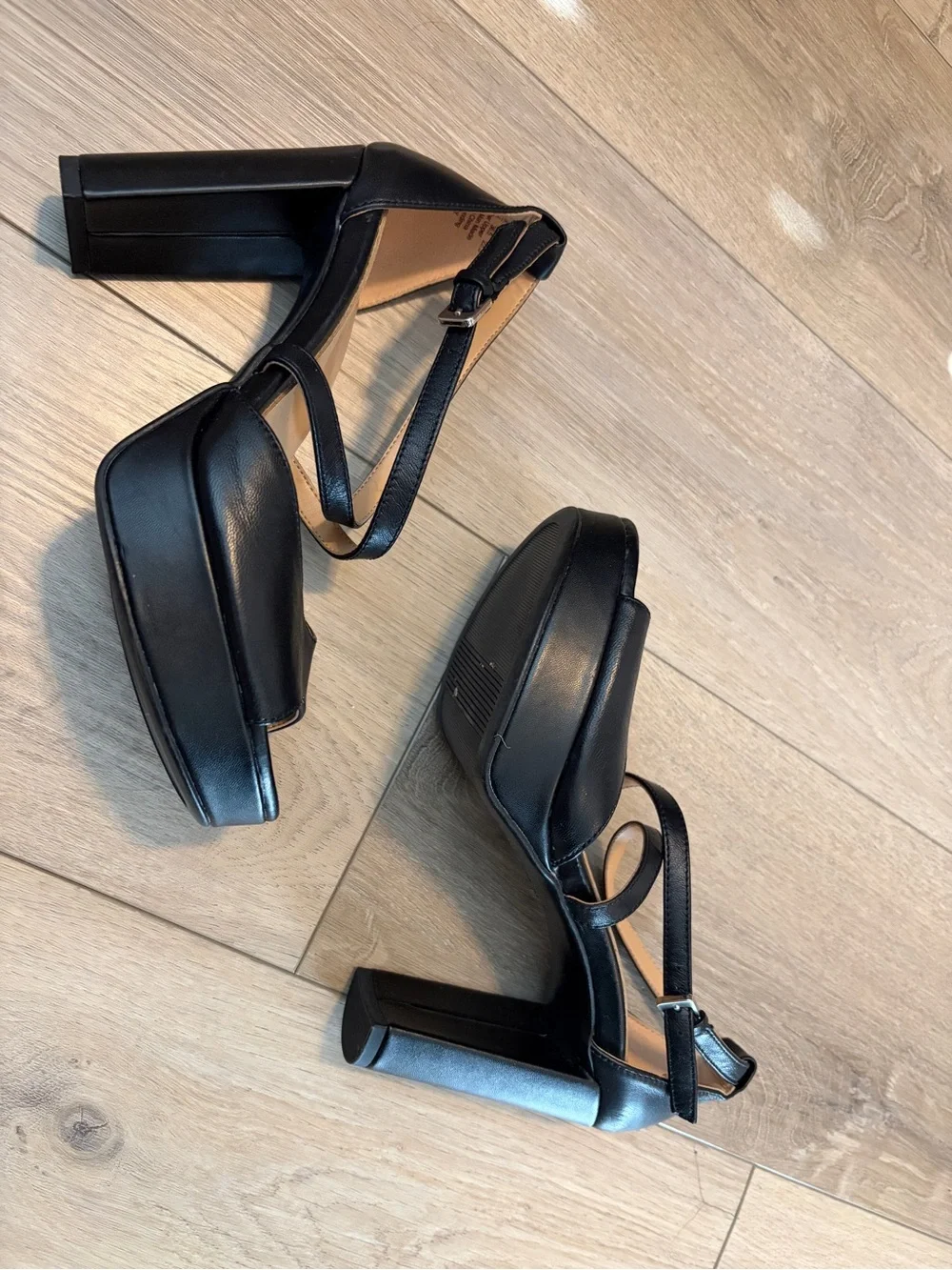 Naturalizer Mallory Black Strappy Platform Heel Sandal Size 7W